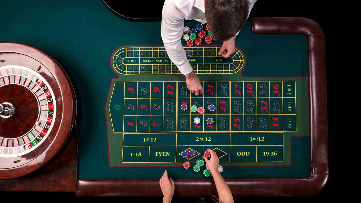 roulette wheel, betting area, online casino